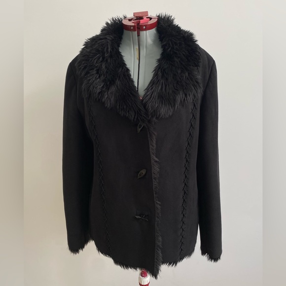 Liz Claiborne Black Blazer with Faux Fur Collar - Picture 2 of 6